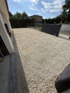 Réalisation d’un parking complet à Montbartier en calcaire avec géotextile